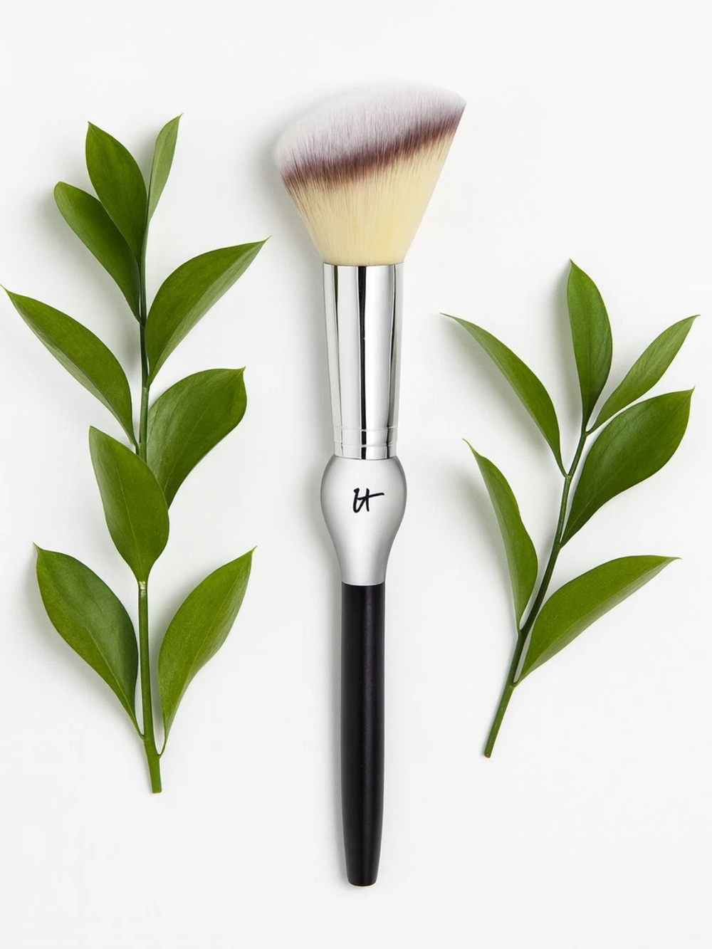 Heavenly Luxe French Boutique Blush Brush #4 – Soft Angled Cheek Brush SEALED
